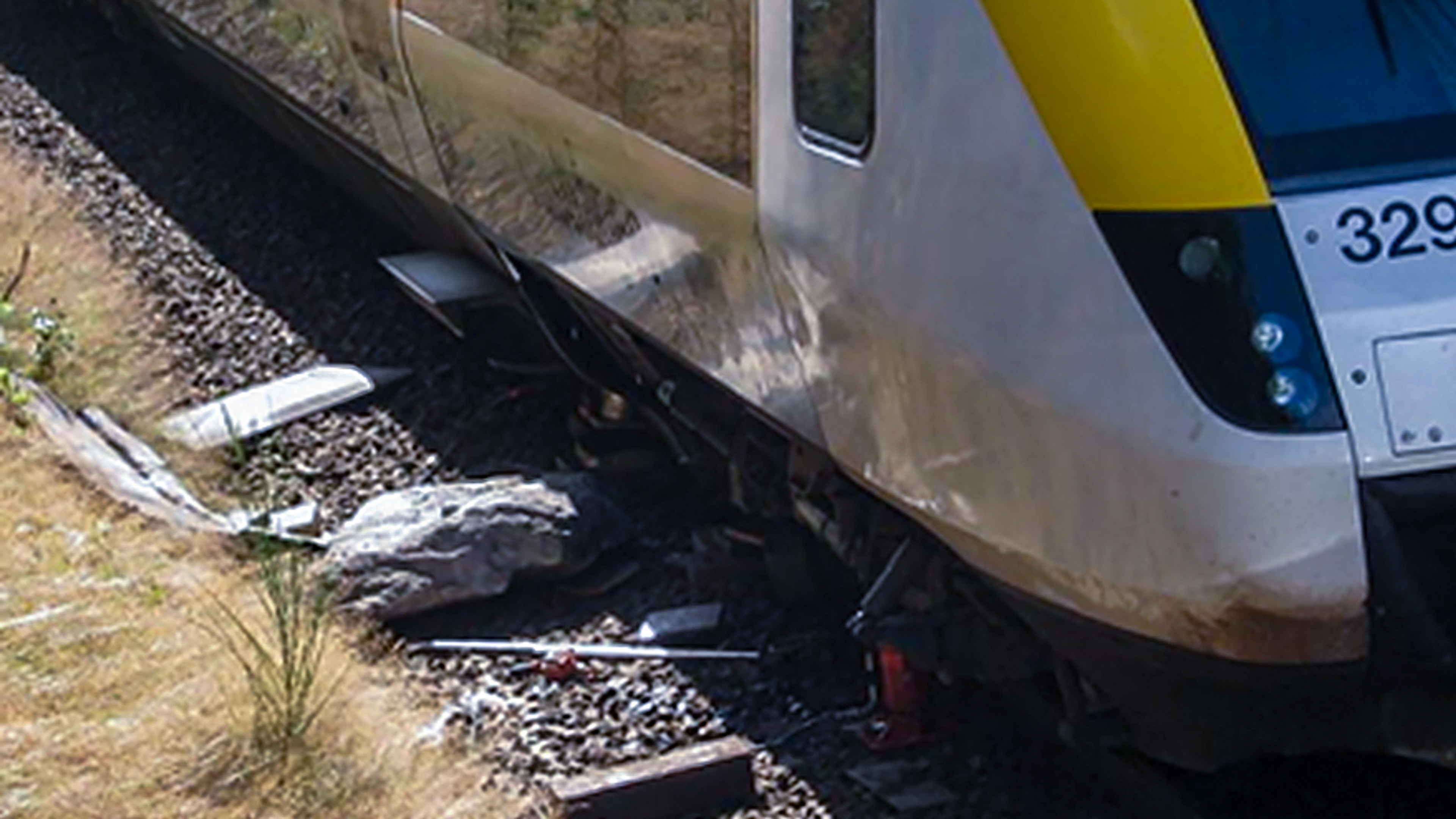 Stenblock på tågspår