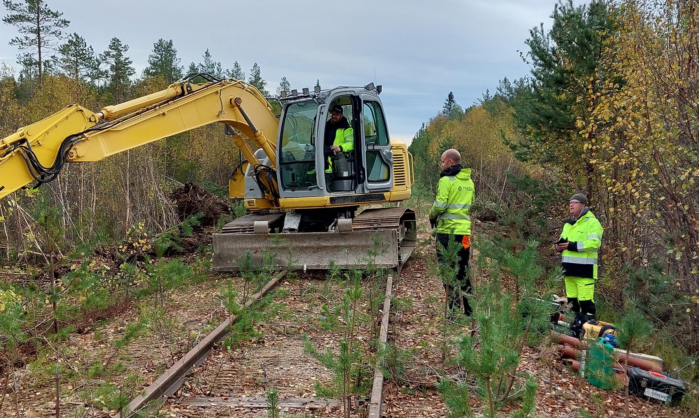 Fältarbete vid järnvägsbank